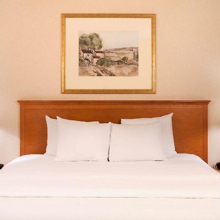 Hampton Inn & Suites Addison Eksteriør billede