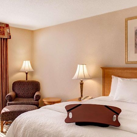 Hampton Inn & Suites Addison Eksteriør billede
