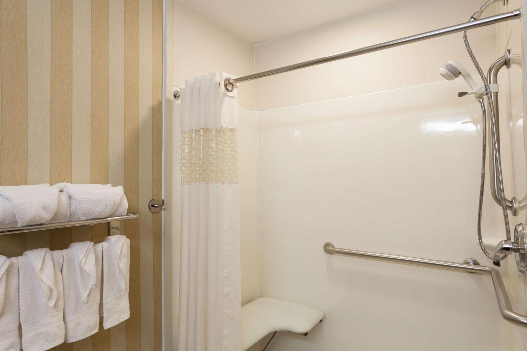 Hampton Inn & Suites Addison Eksteriør billede